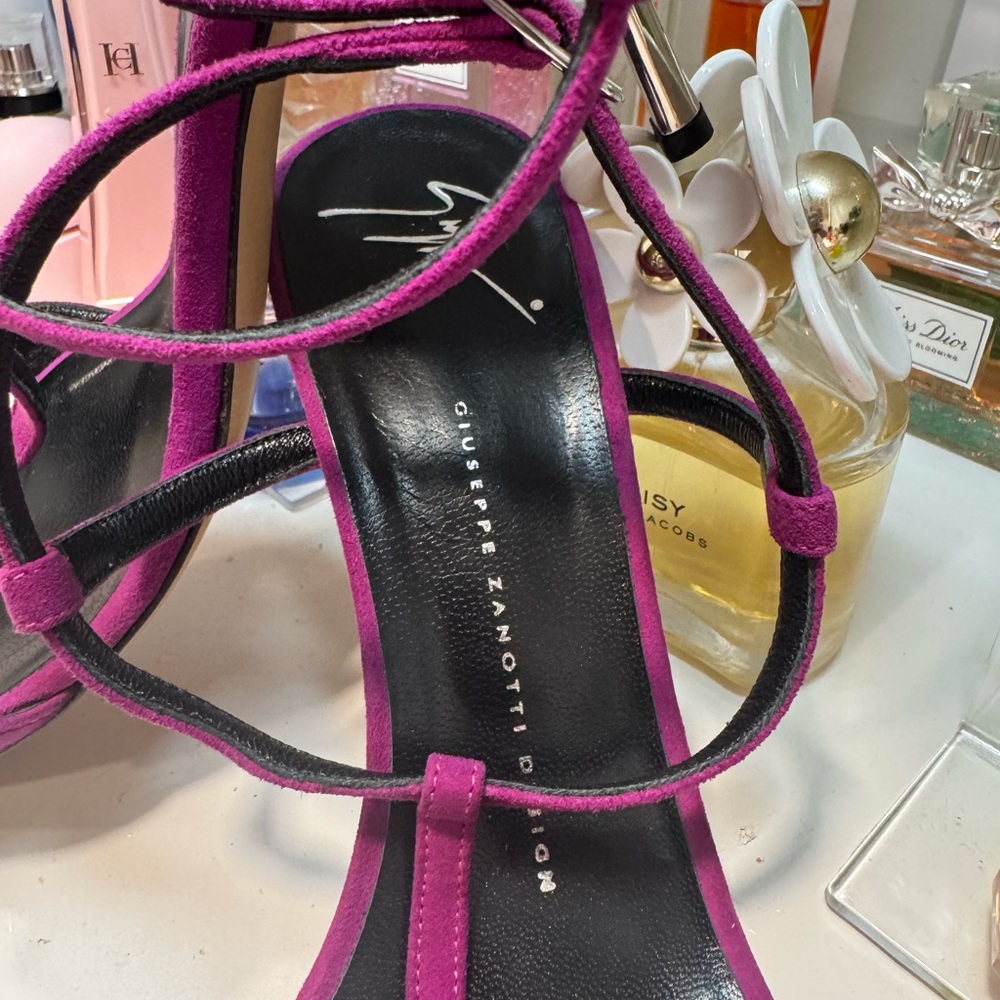 Giuseppe Zanotti - Picture 6 of 8